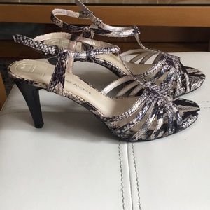Etienne Aigner pumps